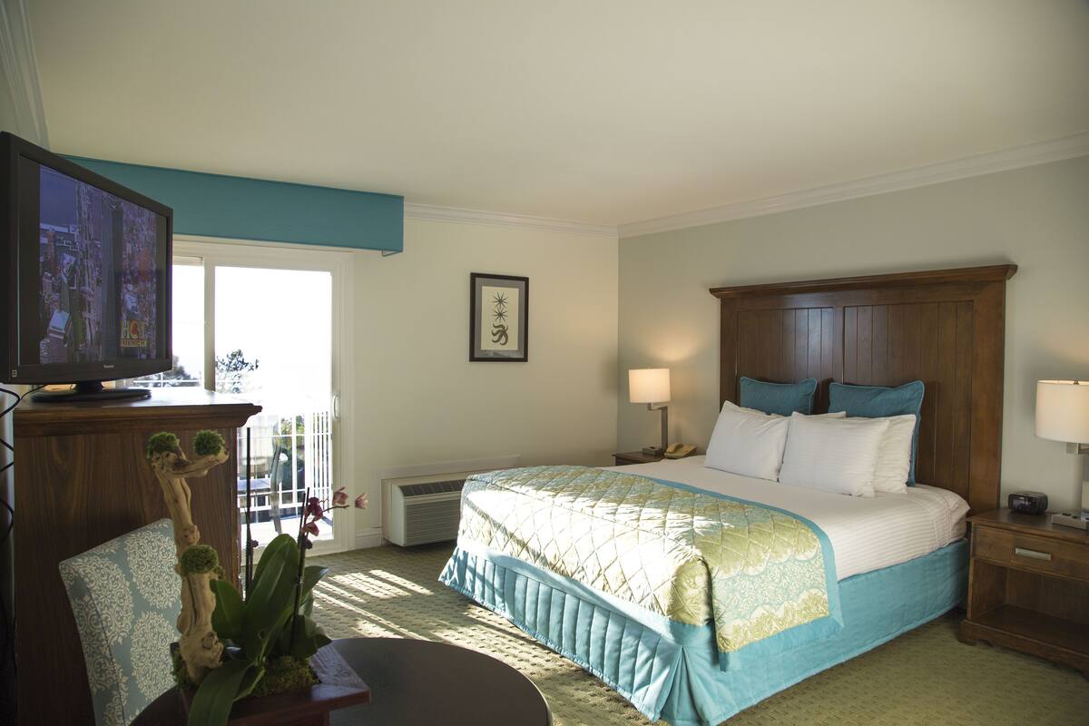 Premium bedding, pillowtop beds, in-room safe, blackout drapes