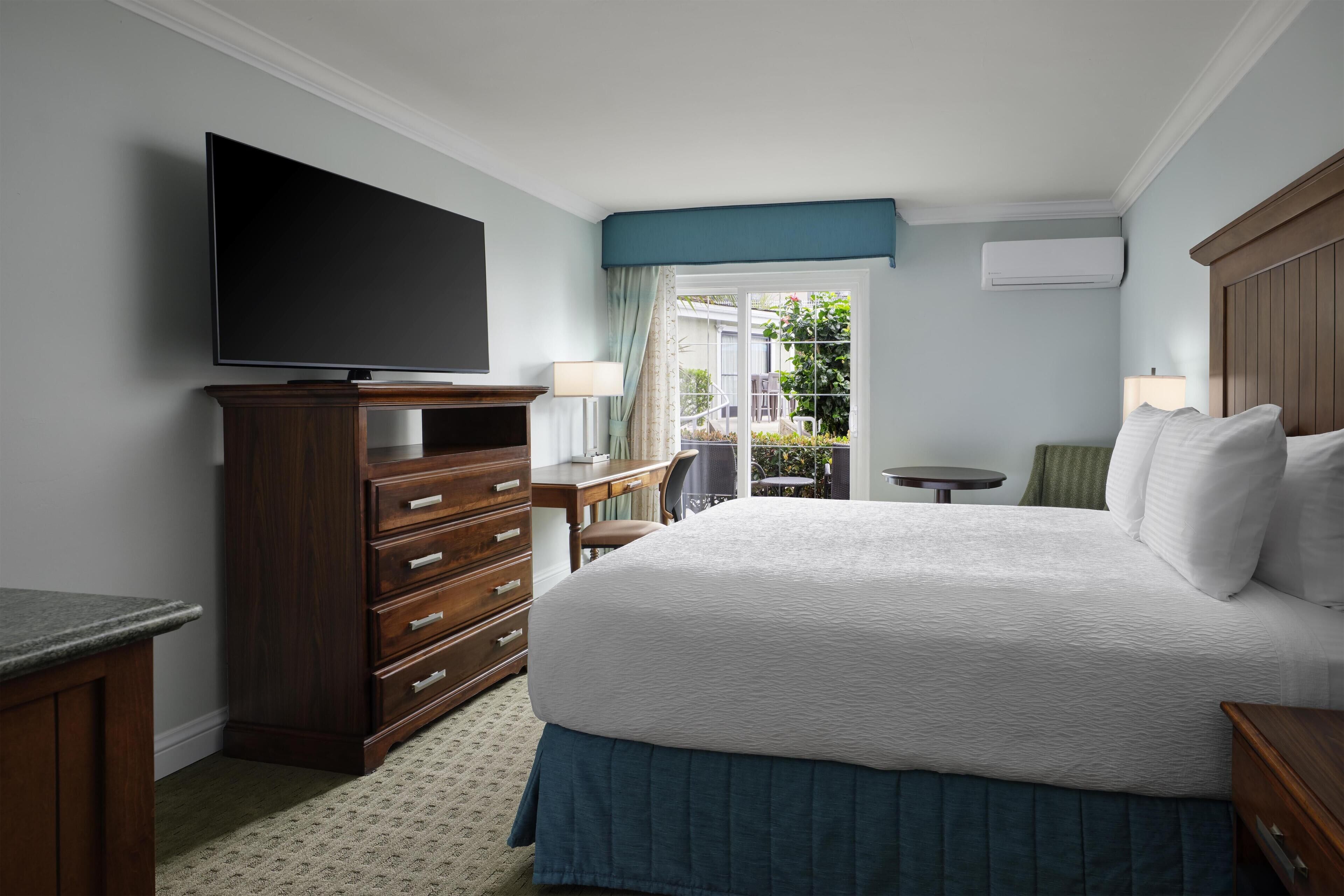 Standard Room, 1 Queen Bed, Refrigerator & Microwave, Garden View (1st Floor) | Premium bedding, pillowtop beds, in-room safe, blackout drapes