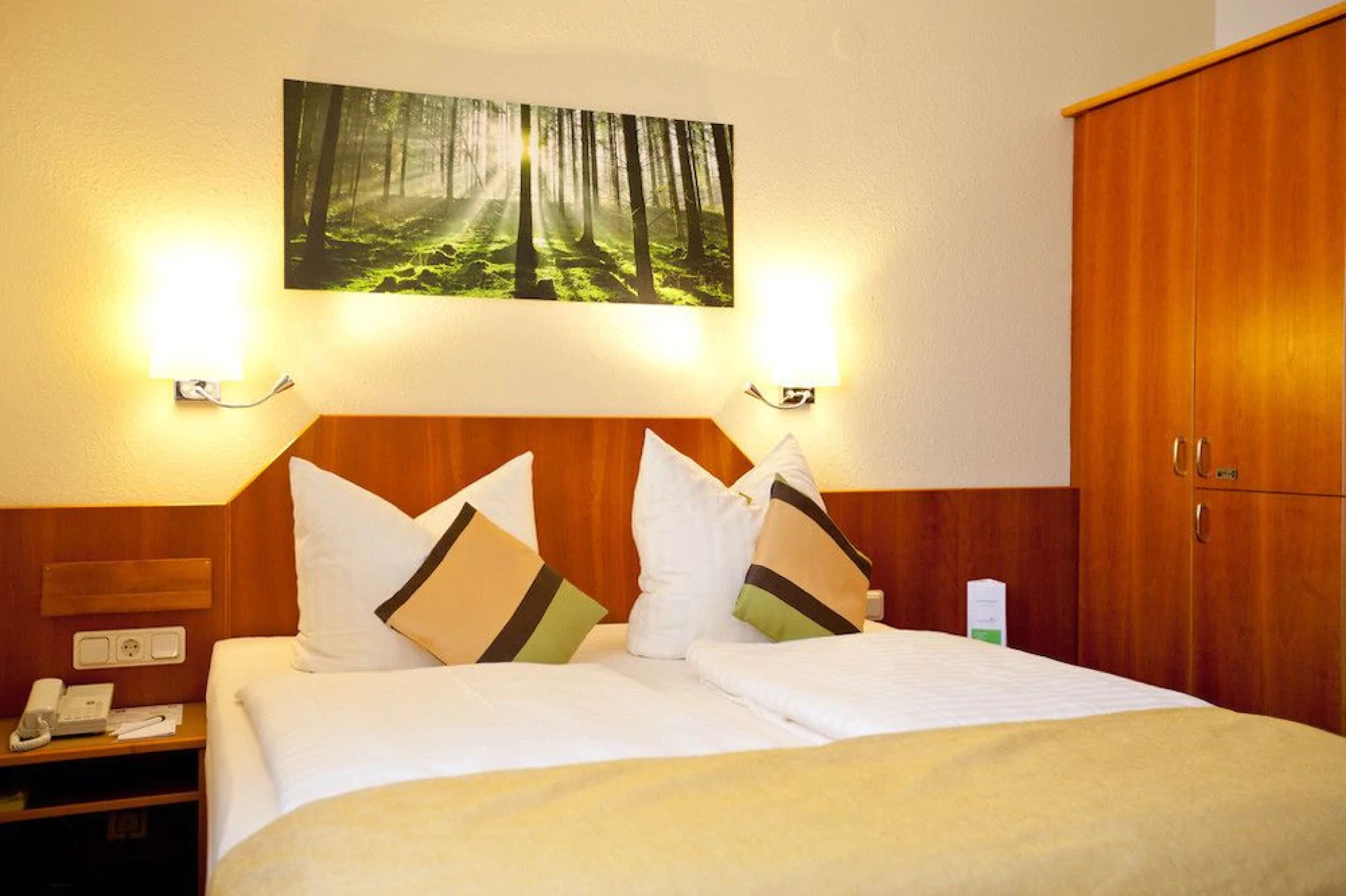 standard double room | hypo-allergenic bedding, desk, iron/ironing board, cots/infant beds