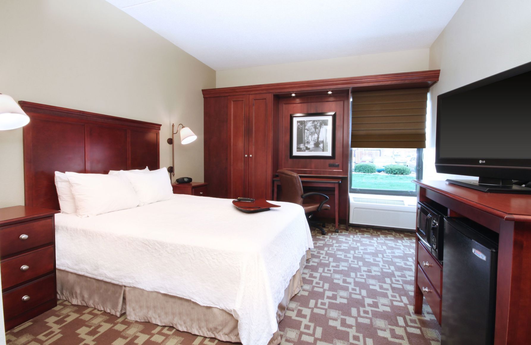 Hypo-allergenic bedding, in-room safe, desk, laptop workspace