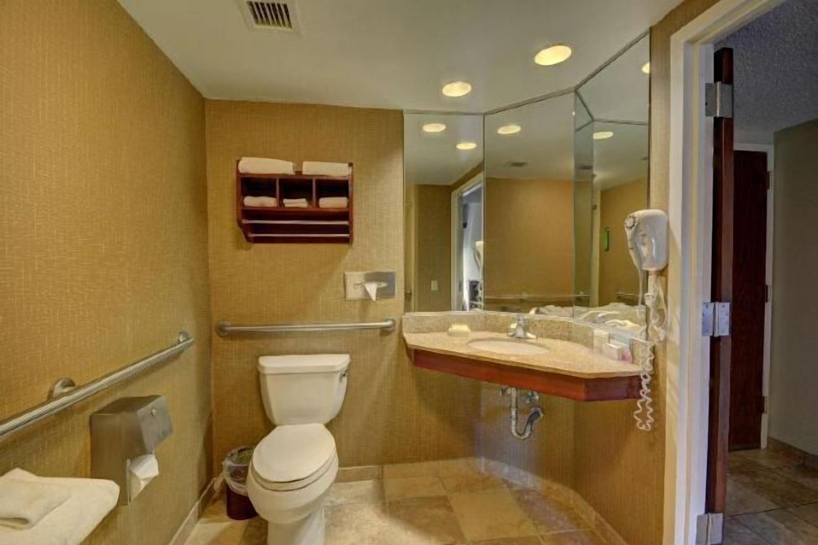 Bathroom | Free toiletries, hair dryer, towels