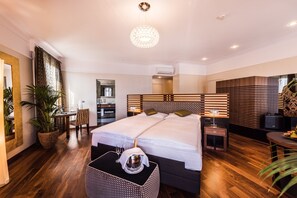 Penthouse Junior Suite Lakeside | 1 bedroom, minibar, in-room safe, individually decorated