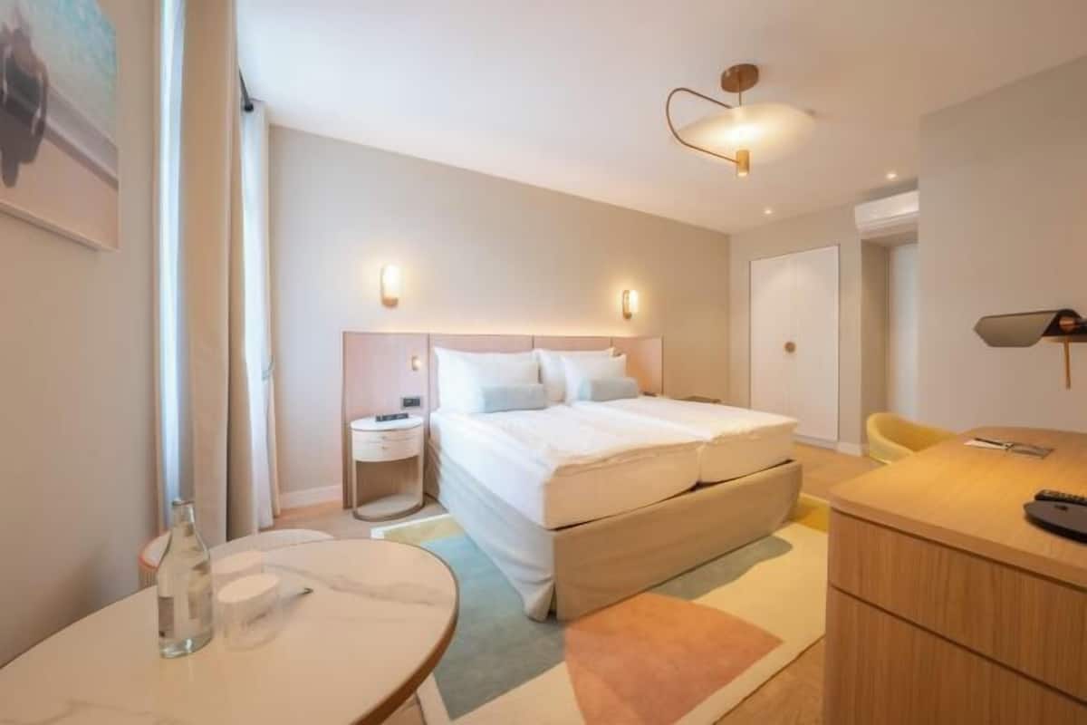 1 Schlafzimmer, Minibar, Zimmersafe, individuell dekoriert