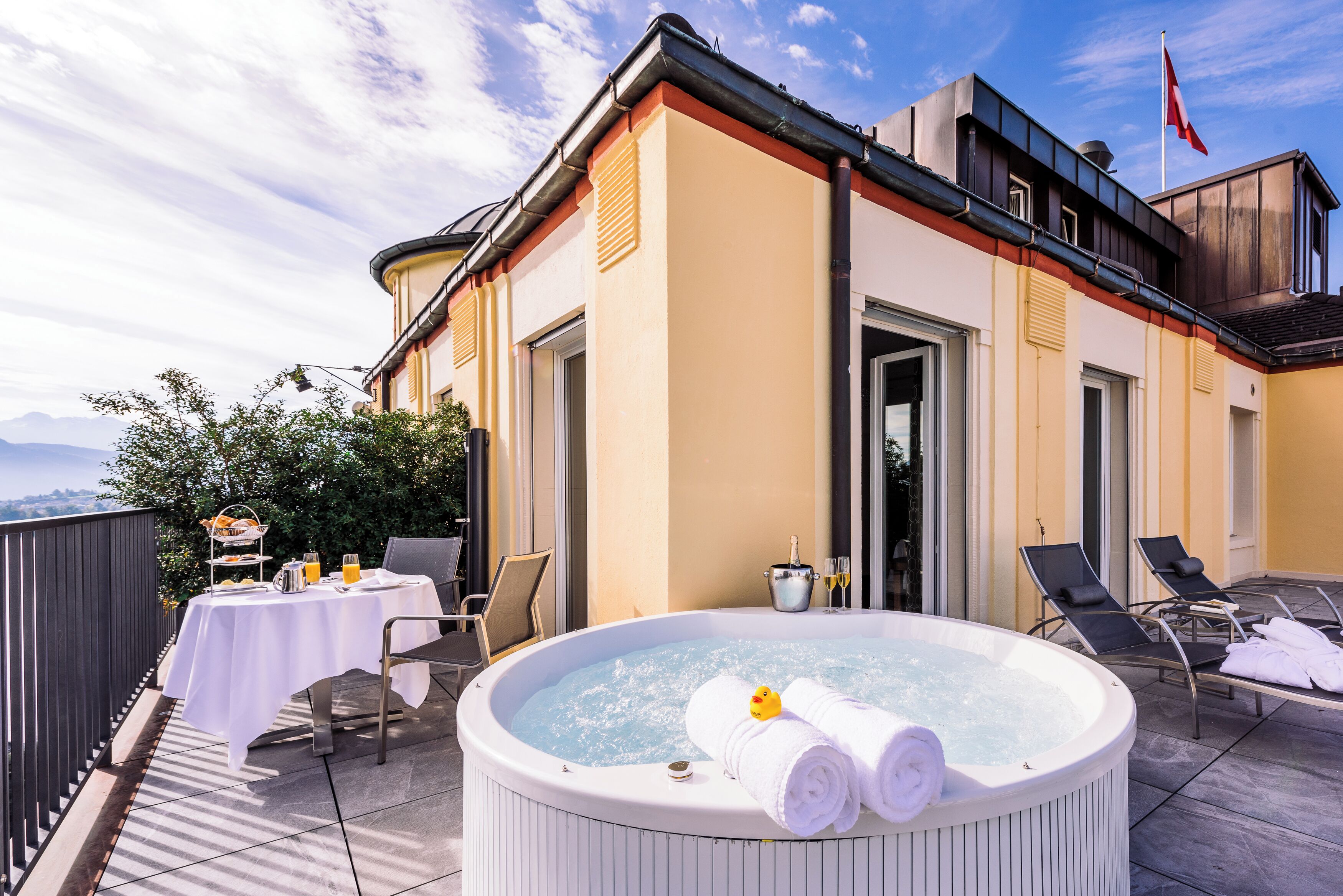 penthouse junior suite corner | terrace/patio