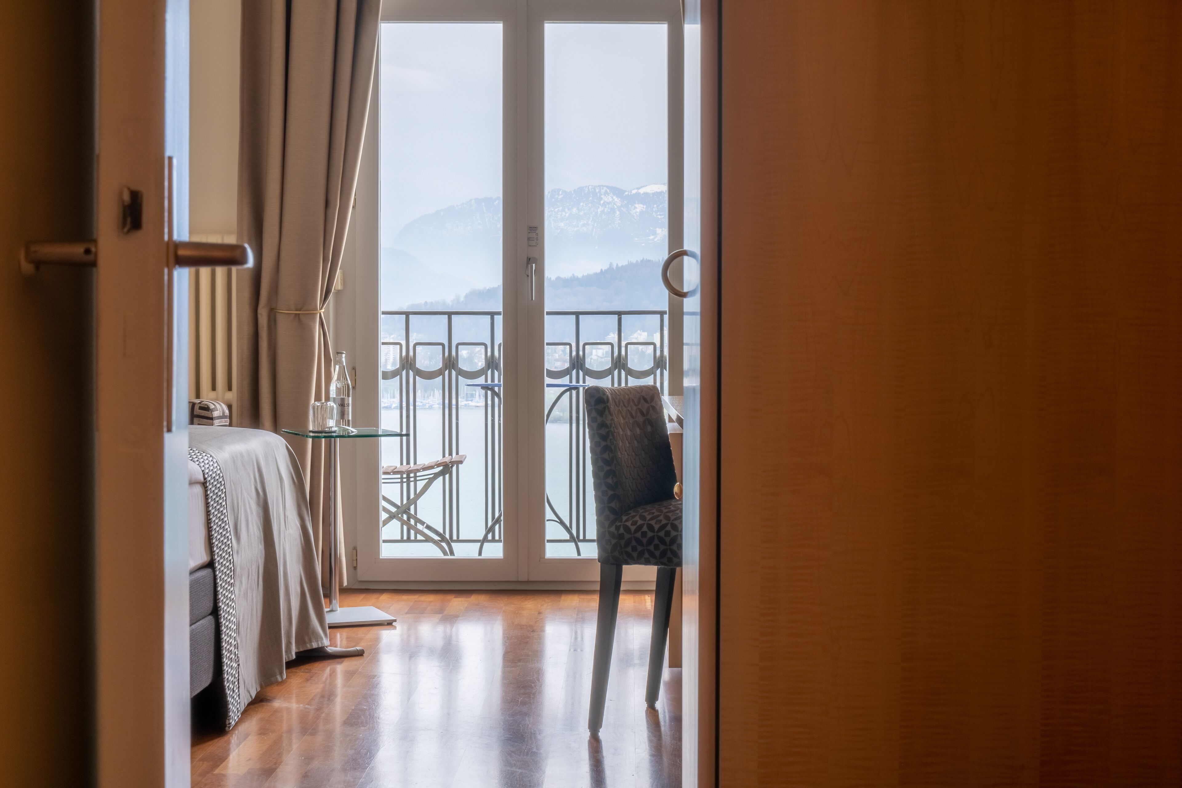 Single Room Lakeside | ミニバー、セーフティボックス (室内)、客室ごとに異なる装飾、客室ごとに異なるインテリア