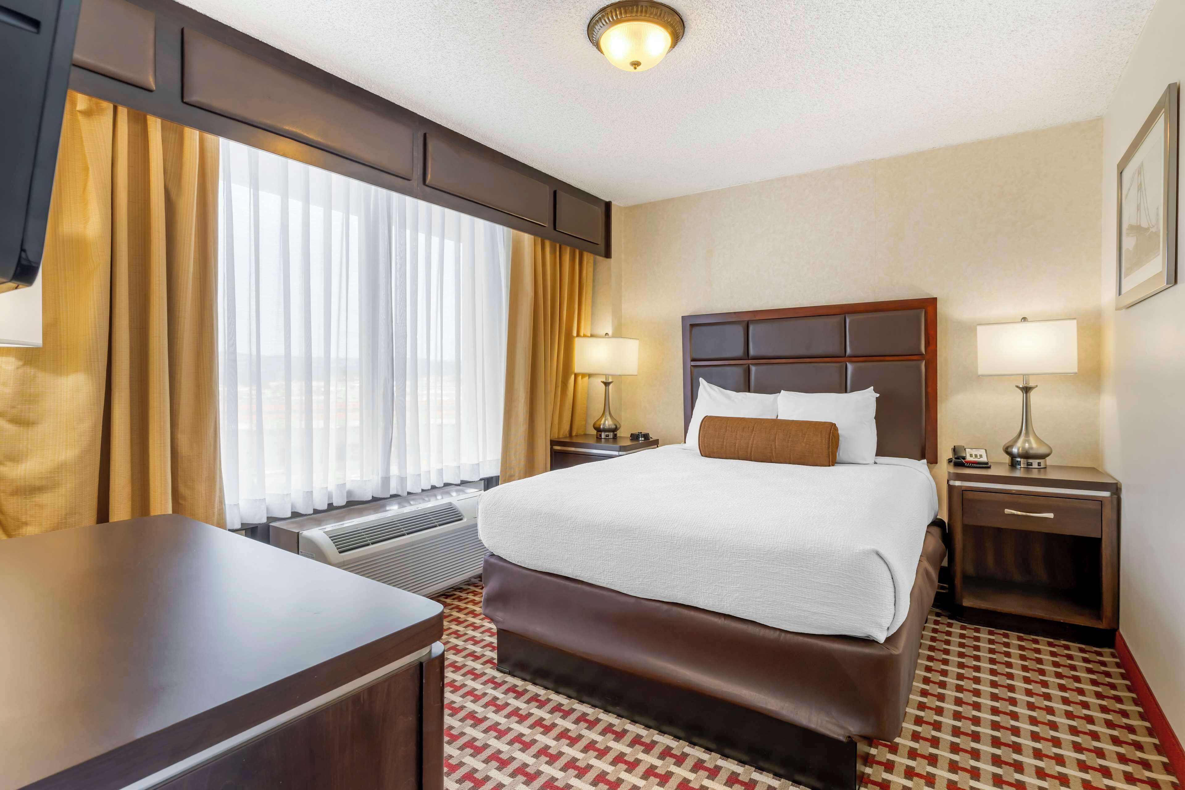 1 bedroom, in-room safe, individually decorated, individually furnished