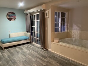 King Spa Suite w/ Private Balcony | Living area | TV, pay movies