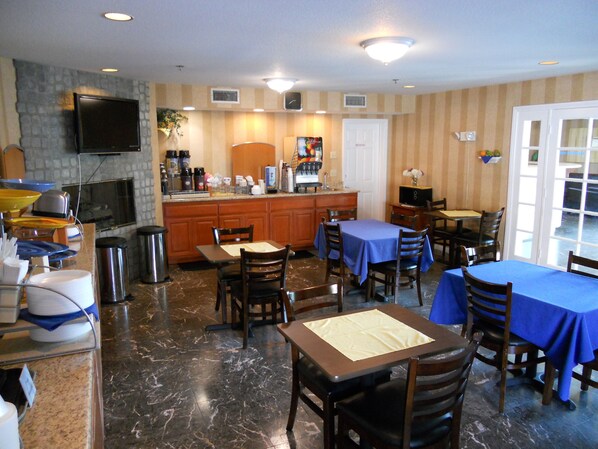 Free daily continental breakfast