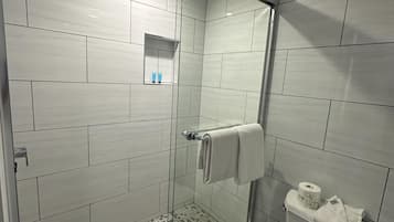 Badkamer met douche