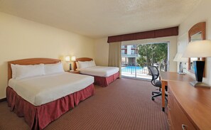 Escritorio y espacio para trabajar con laptop 