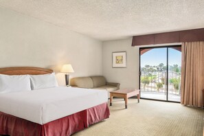 Escritorio y espacio para trabajar con laptop 