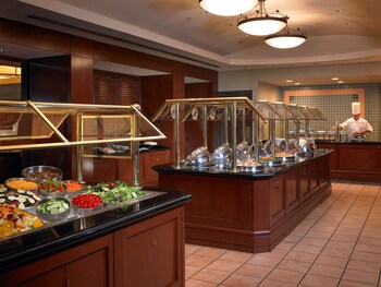 4 restaurants, breakfast, lunch, dinner served; American cuisine at Hilton Chicago/Oak Brook Hills Resort & Conference Center