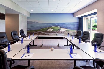 Meeting space at Hilton Chicago/Oak Brook Hills Resort & Conference Center