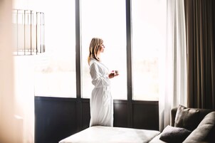 Premium bedding, pillowtop beds, in-room safe, desk