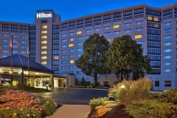 Front of property - evening/night at Hilton Chicago/Oak Brook Hills Resort & Conference Center