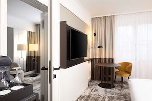Family Suite, 1 King Bed, Connecting Rooms