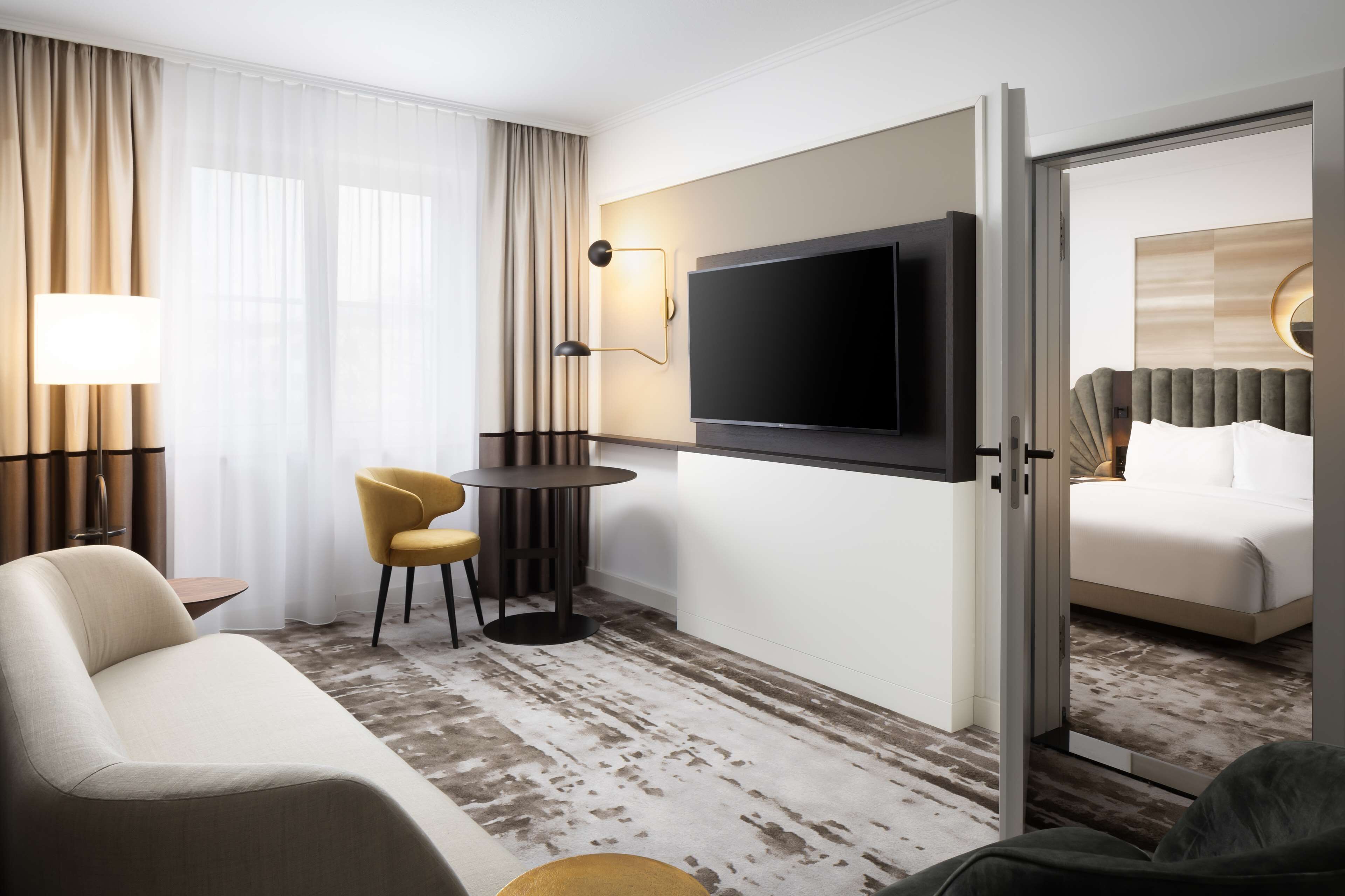 32-inch flat-screen TV with cable channels, TV