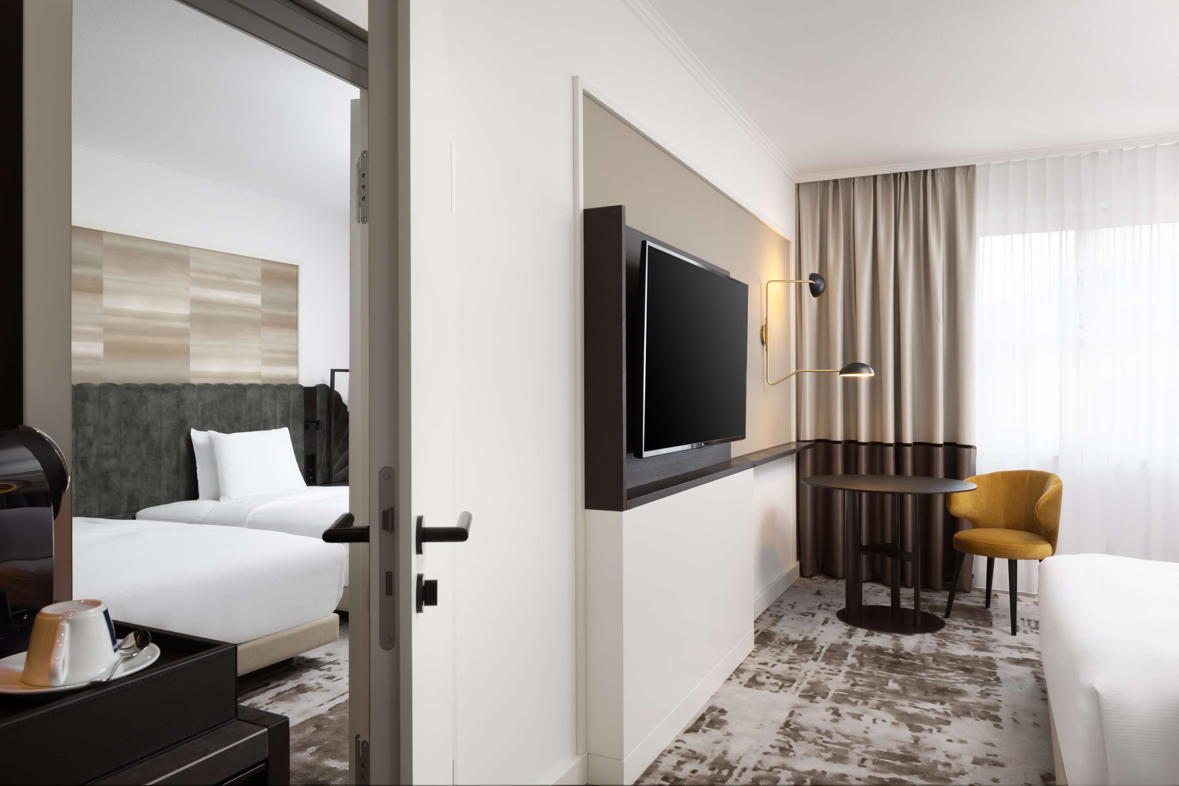 Zimmersafe, Schreibtisch, Bügeleisen/Bügelbrett, kostenlose Babybetten