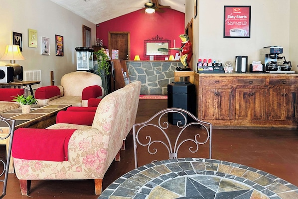 Lobby - Econo Lodge Fredericksburg (Fredericksburg)