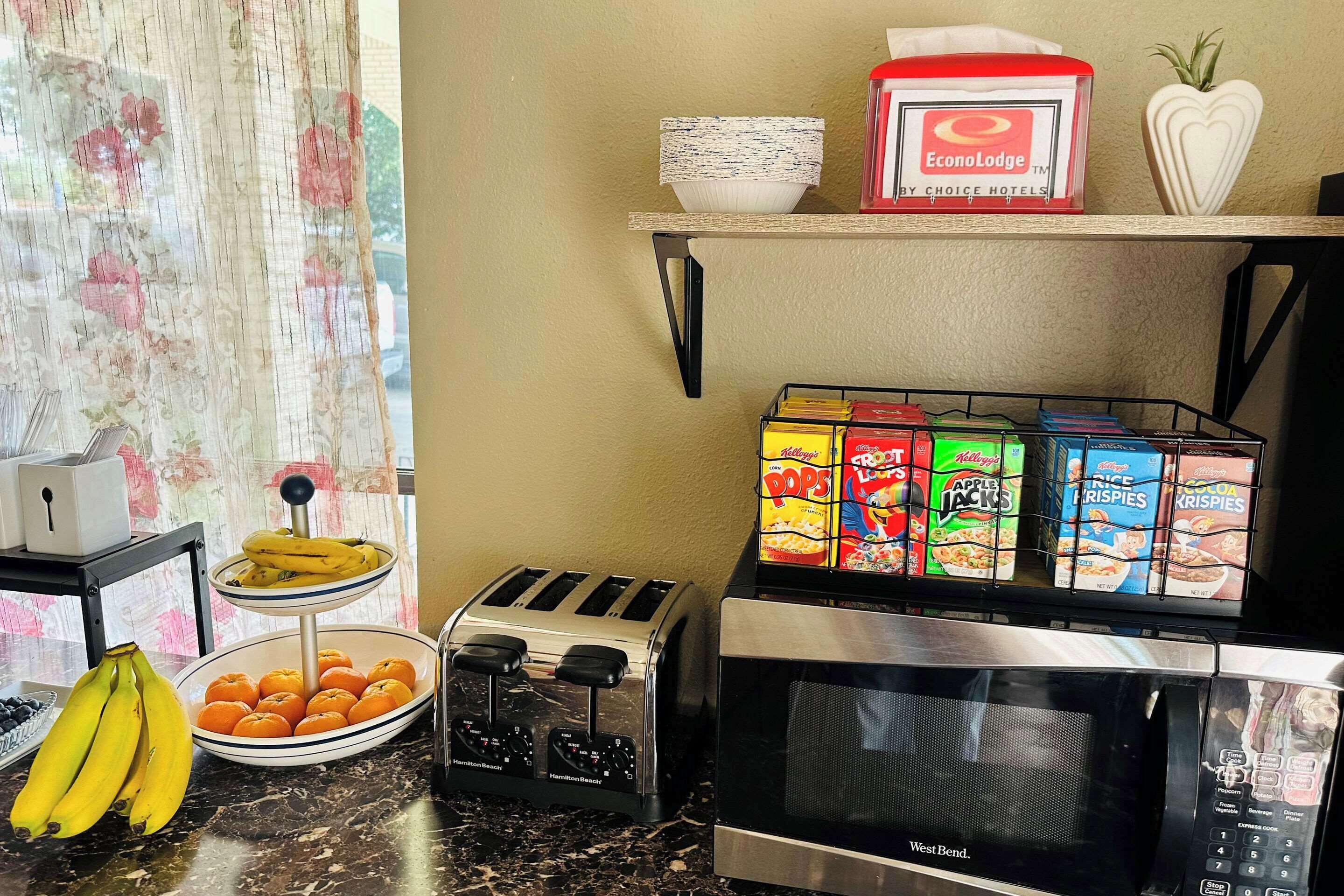 Free daily continental breakfast 