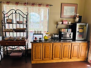 Free daily continental breakfast 