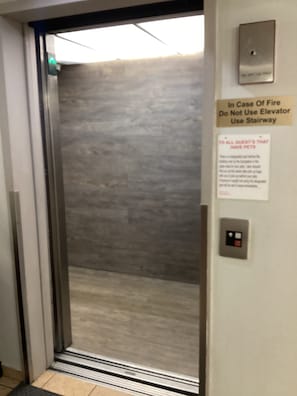 Lobby - Motel 6 Bridgeview, IL (Bridgeview)