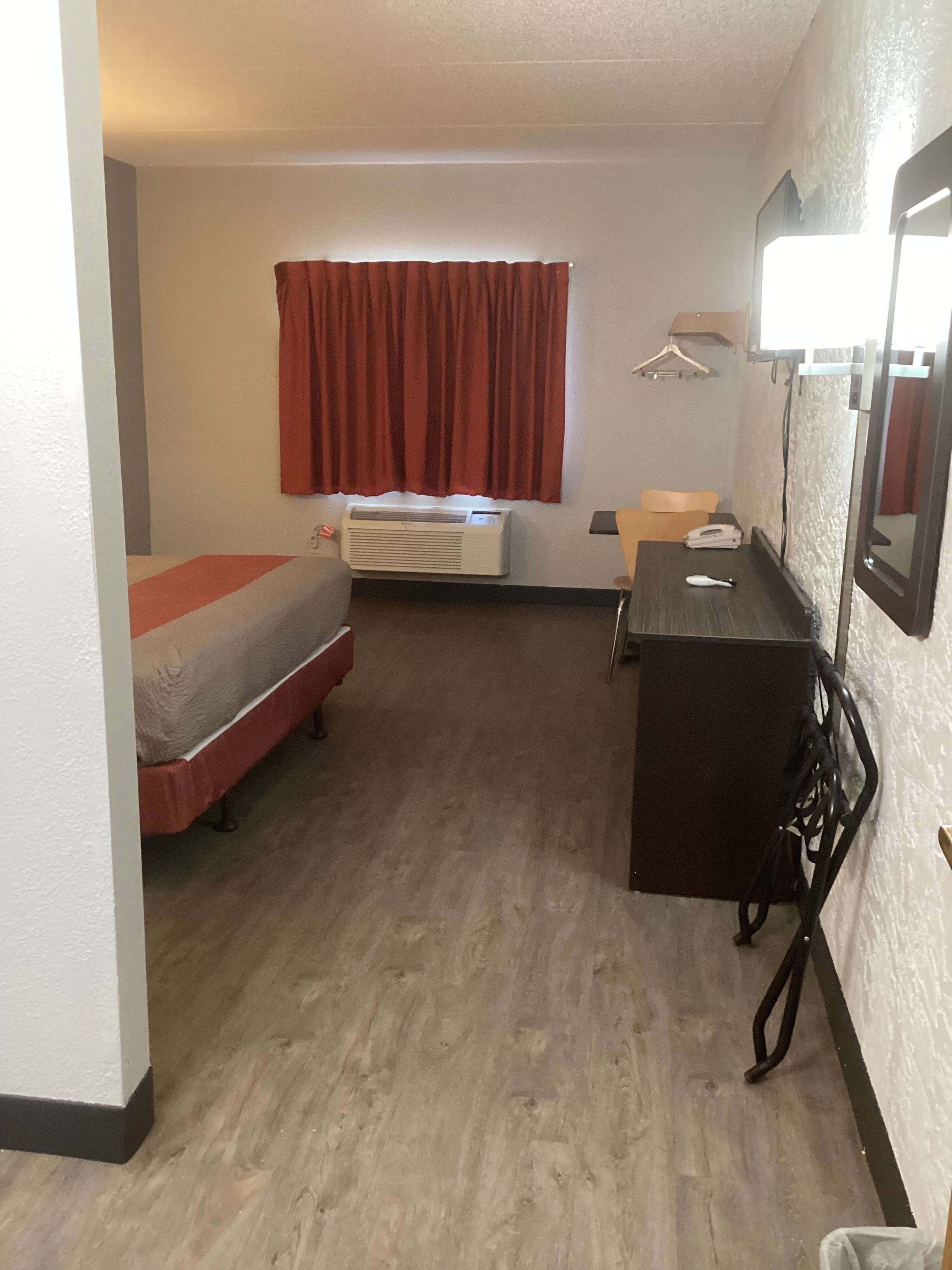 Free WiFi, bed sheets