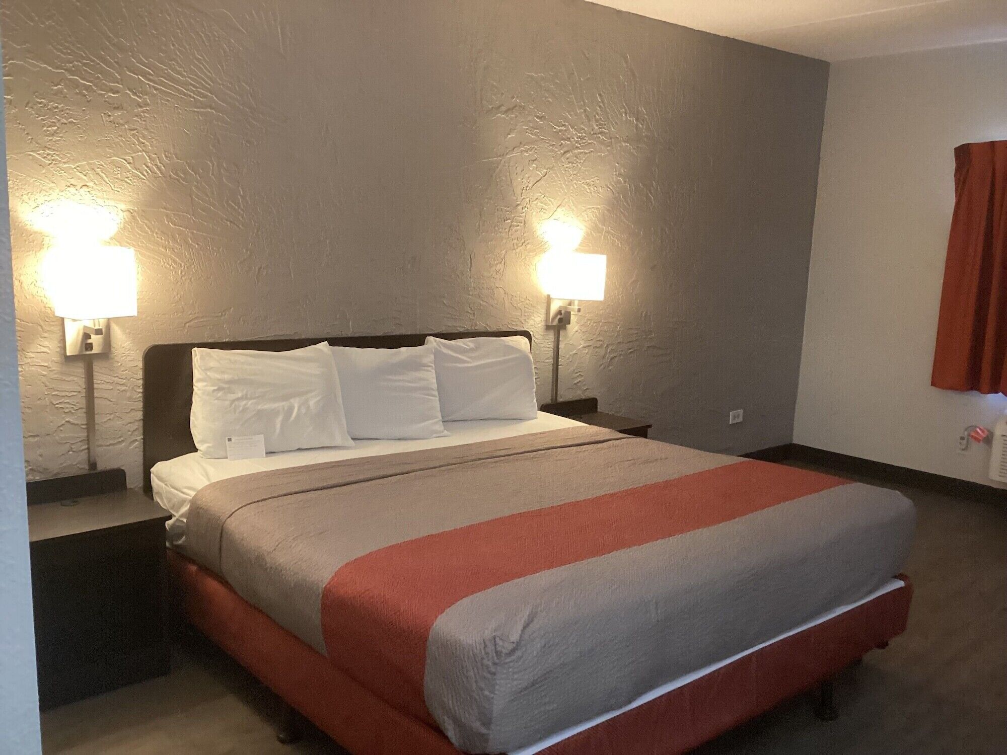 Free WiFi, bed sheets