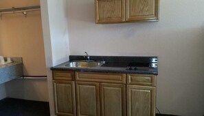 Private kitchen - Americourt Extended Stays (Kingsport)