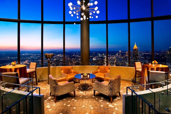 2 bars/lounges, cocktail bar