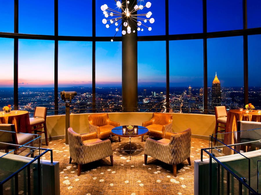 2 bars/lounges, cocktailbar