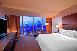 Premium bedding, down duvets, pillow-top beds, in-room safe - The Westin Peachtree Plaza, Atlanta (Atlanta)