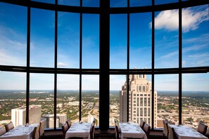 2 bars/lounges, cocktail bar - The Westin Peachtree Plaza, Atlanta (Atlanta)