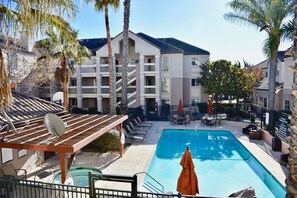 Outdoor pool, pool loungers