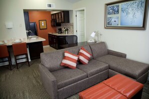 Suite, 1 Queen Bed, Accessible (Mobility Tub One Bedroom) | Living area