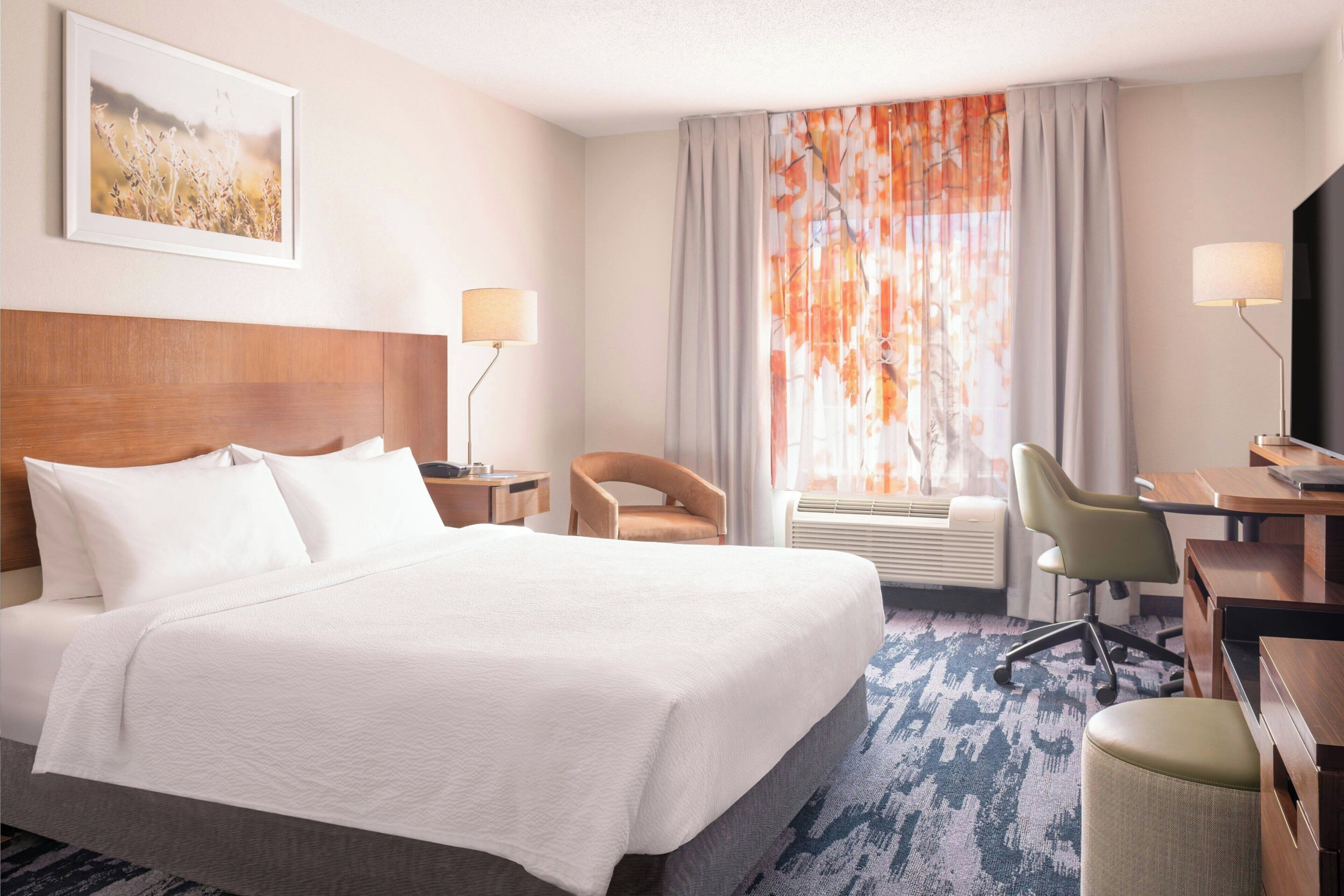 غرفة - سرير ملكي | مكتب وستائر تعتيم ومكواة/لوح كي وأسرّة أطفال/رضّع (مجانًا)