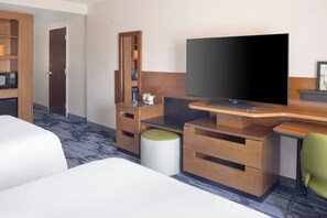 Desk, blackout drapes, iron/ironing board, free cribs/infant beds - Fairfield Inn & Suites by Marriott Cape Cod Hyannis (Hyannis)