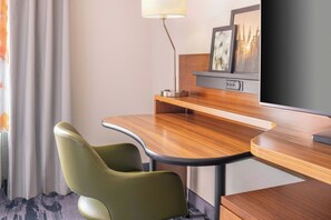 Desk, blackout curtains, iron/ironing board, free cots/infant beds - Fairfield Inn & Suites by Marriott Cape Cod Hyannis (Hyannis)