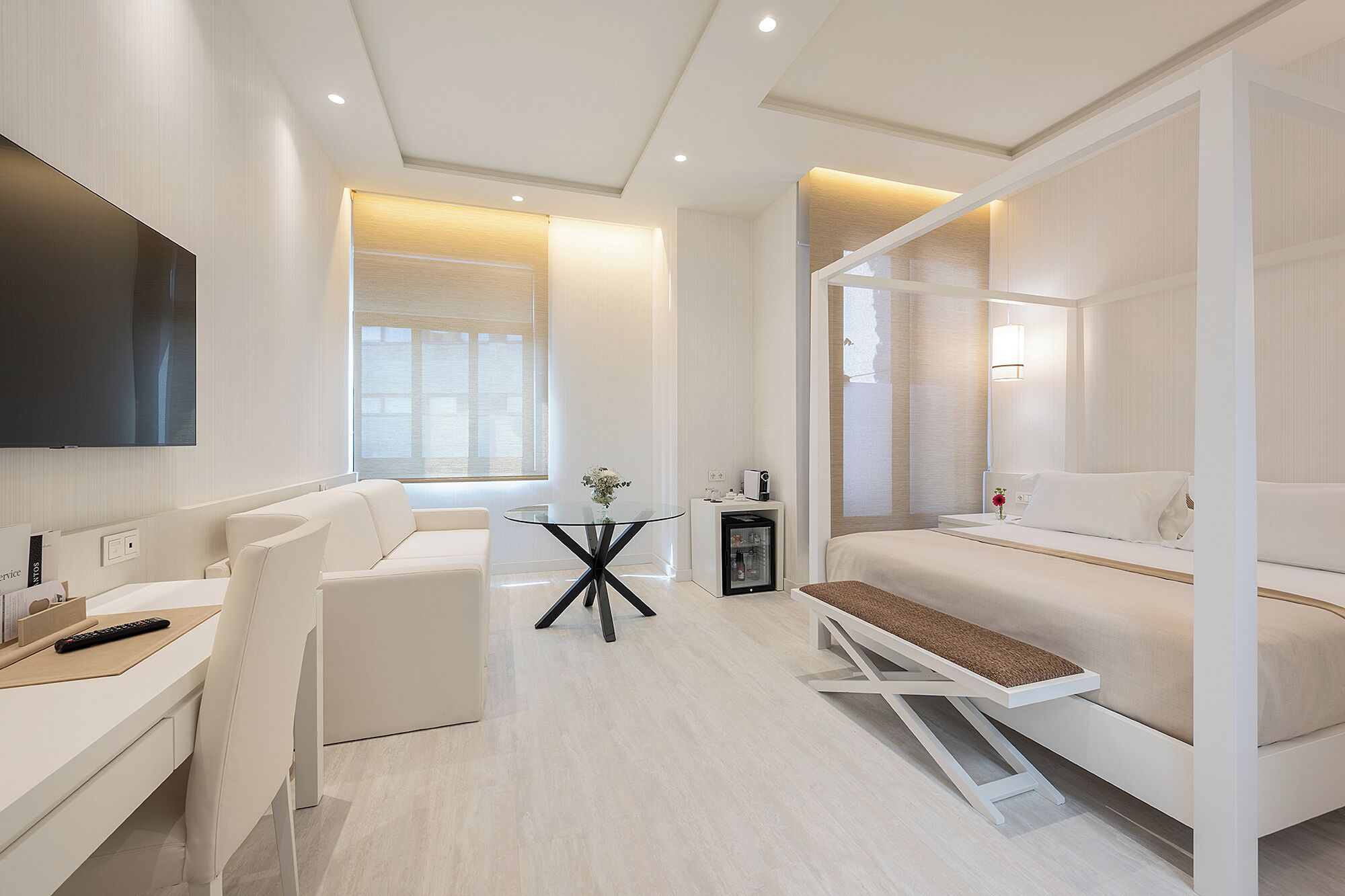 deluxe double room | 1 bedroom, minibar, in-room safe, desk