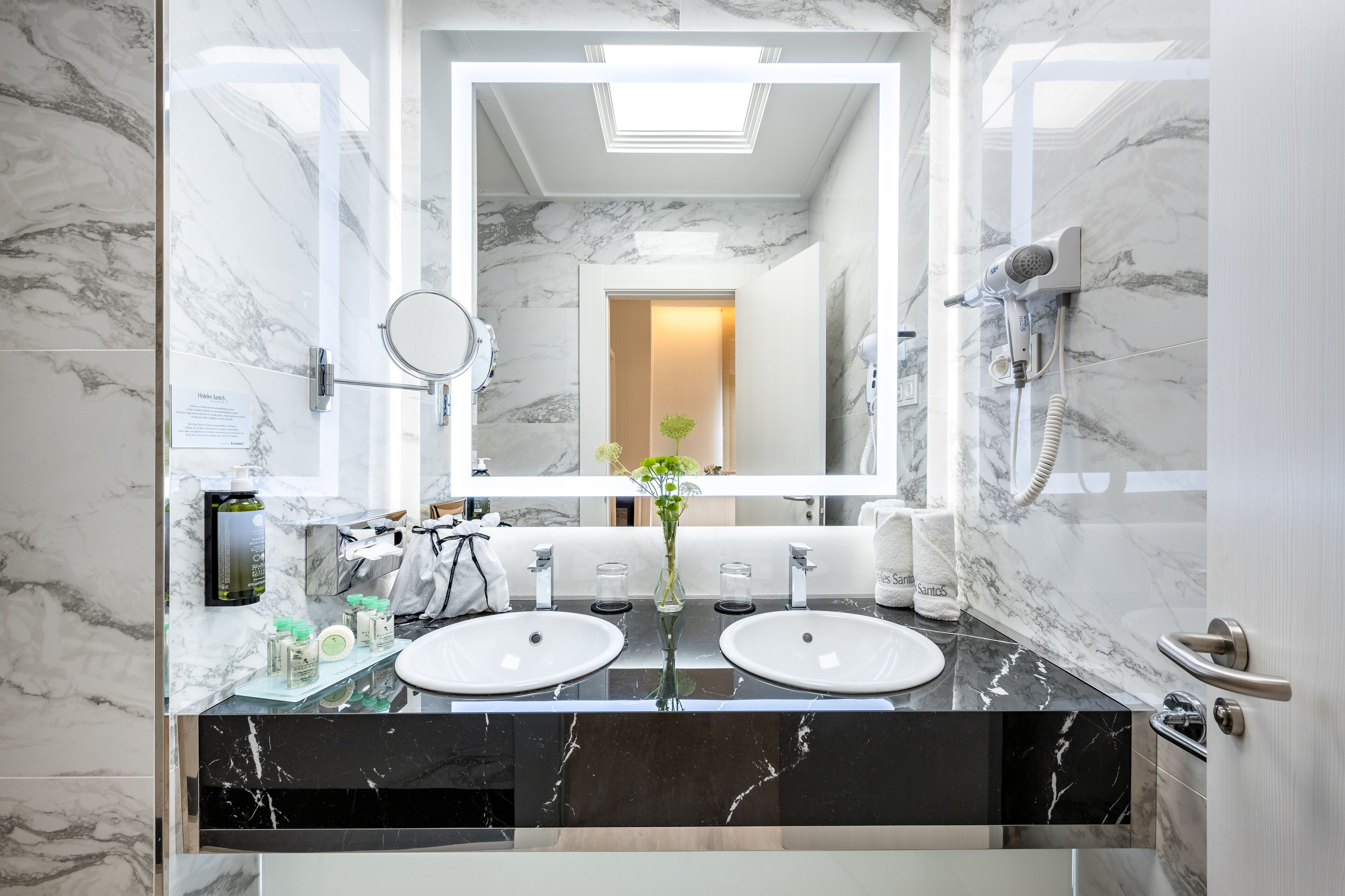 junior suite | bathroom | shower, free toiletries, hair dryer, bidet