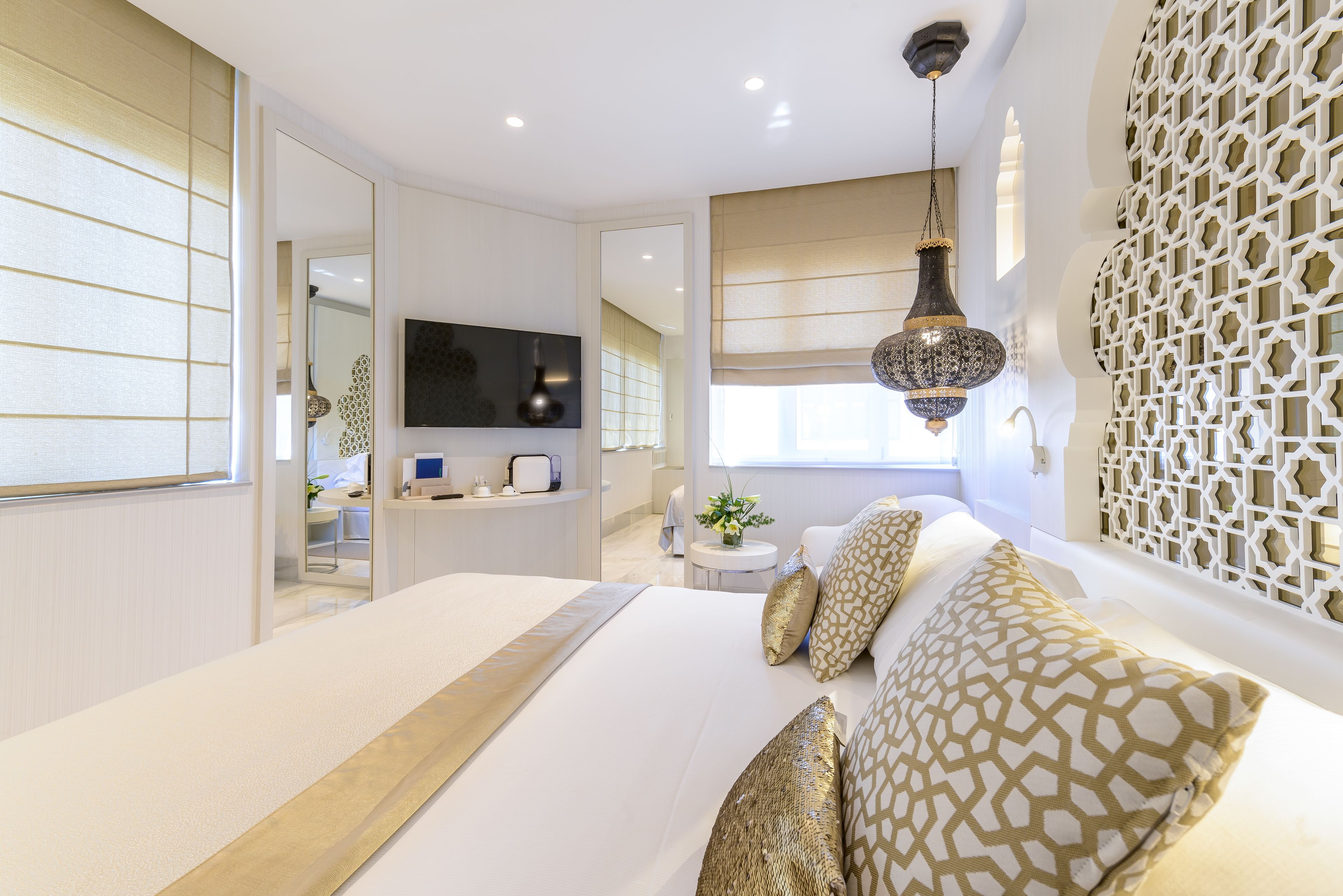 deluxe double room | 1 bedroom, minibar, in-room safe, desk