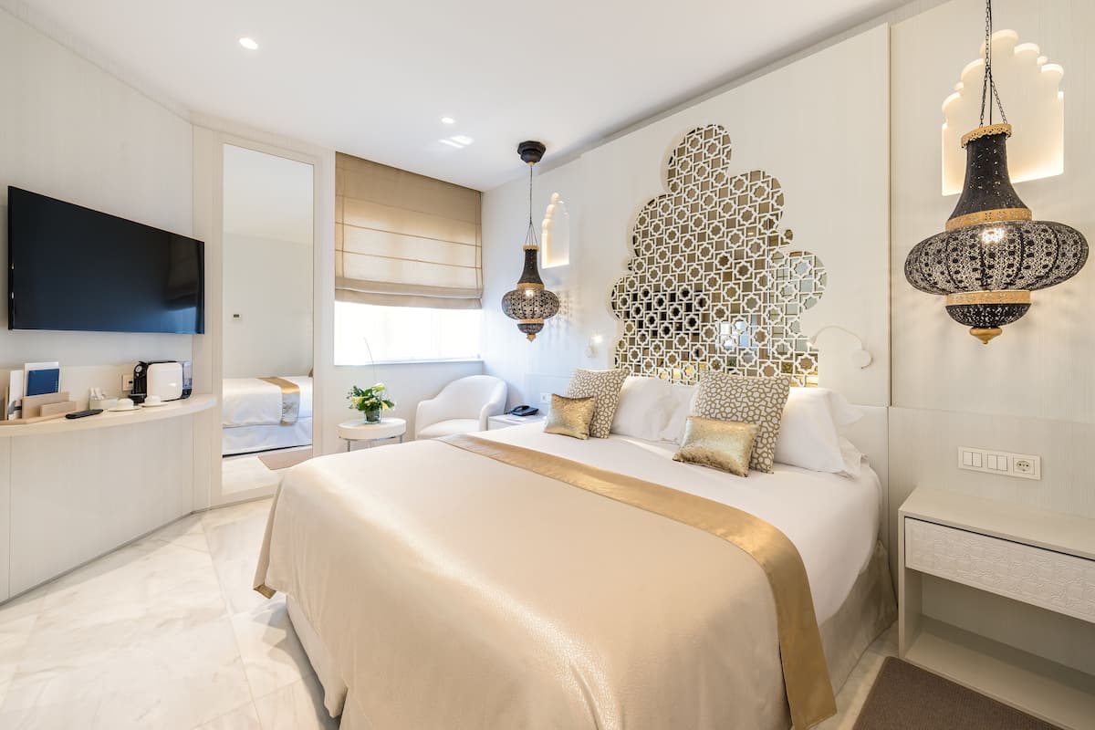 Habitación Deluxe doble | 1 dormitorio, minibar, caja fuerte y escritorio