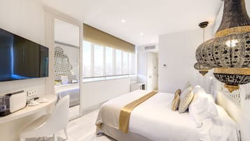 Deluxe Double Room | Minibar, in-room safe, desk, laptop workspace