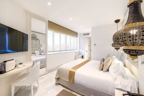 Deluxe Double Room | 1 bedroom, minibar, in-room safe, desk
