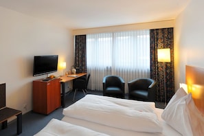 Standard Double Room | Minibar, in-room safe, soundproofing, iron/ironing board