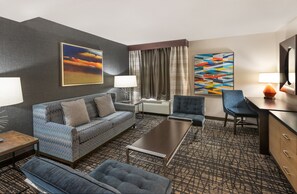 Hypo-allergenic bedding, down comforters, in-room safe, desk - Crowne Plaza Annapolis by IHG (Annapolis)
