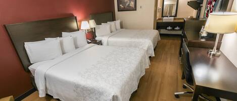 Rom – deluxe, 2 dobbeltsenger (Smoke Free) | Skrivebord, skrivebord for bærbar PC og strykejern/-brett