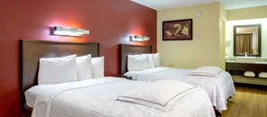 Phòng Premium, 2 giường đôi (Upgraded Bedding & Snack, Smoke Free) | Bàn, khu vực làm việc phù hợp cho laptop, bàn ủi/dụng cụ ủi quần áo 