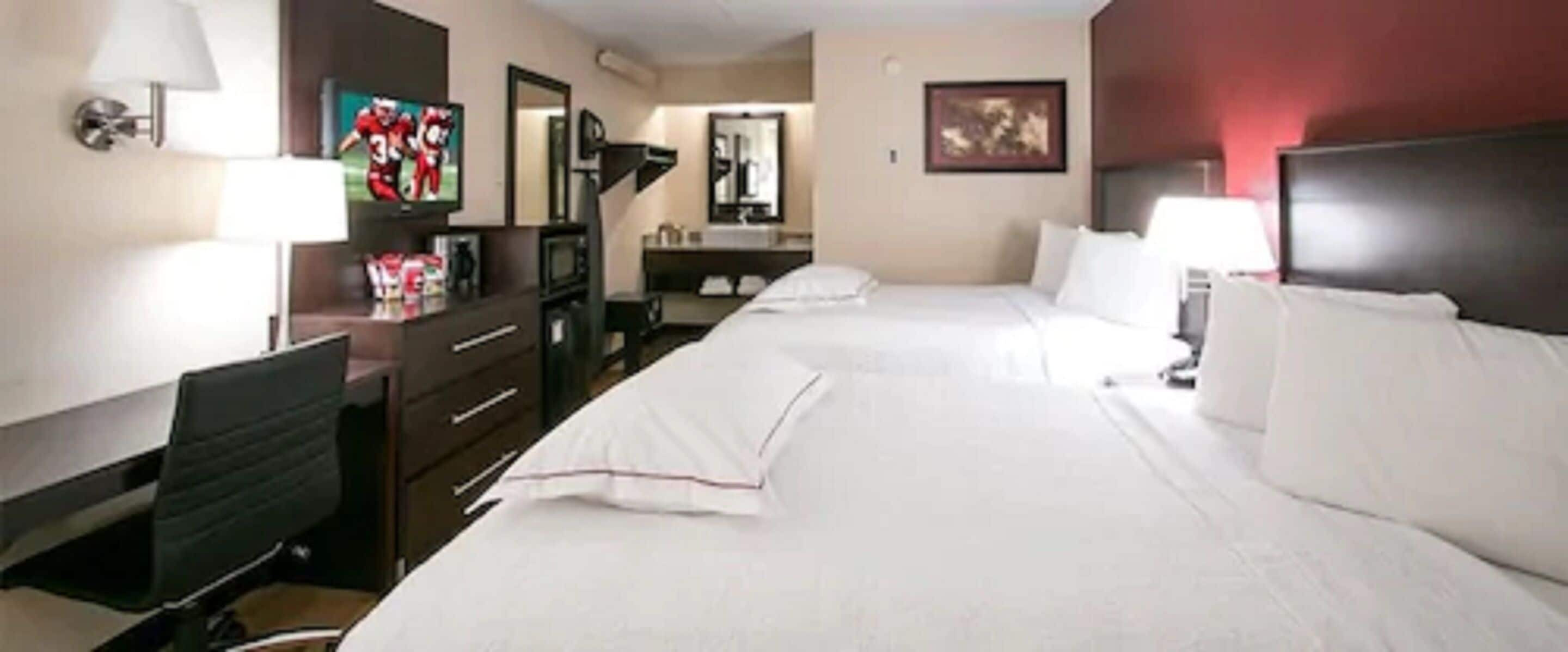 Phòng Premium, 2 giường đôi (Upgraded Bedding & Snack, Smoke Free) | Bàn, khu vực làm việc phù hợp cho laptop, bàn ủi/dụng cụ ủi quần áo 