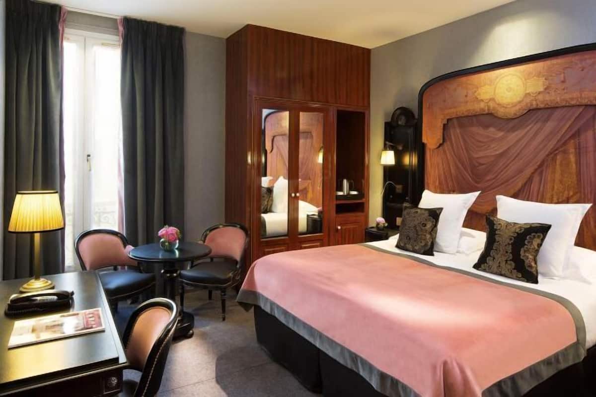 Premium bedding, pillowtop beds, minibar, in-room safe